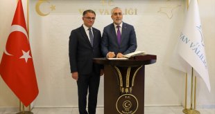 Çalışma ve Sosyal Güvenlik Bakanı Işıkhan, Van'da "Türkiye Buluşmaları" programında konuştu: