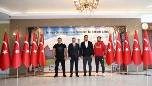 Vali Çiftçi ve Başkan Sekmen, şampiyonları kabul etti