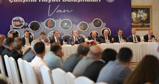 Çalışma ve Sosyal Güvenlik Bakanı Işıkhan, Van'da iş insanlarıyla buluştu: