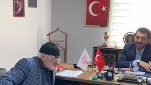 Huzurevi'nin yanık sesli Semiz dedesi