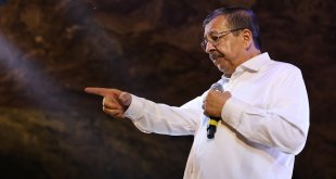 Şair ve yazar Hayati İnanç, Iğdır'daki kitap ve çocuk festivalinde söyleşi yaptı