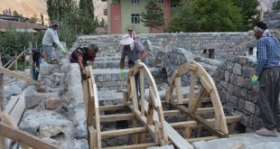 Hakkari'deki tarihi medresede restorasyon çalışmaları sürüyor