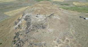 Van'daki Körzüt Kalesi kalıntısında arkeolojik kazılar sürüyor