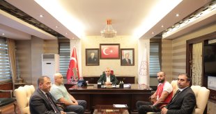 Ağrı Valisi Koç, Türkiye şampiyonu Halit Durak'ı tebrik etti