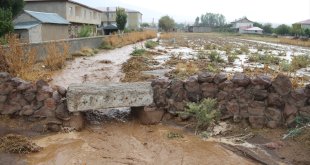 Bitlis'te sağanak heyelana yol açtı