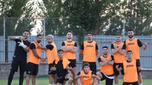 Elazığspor, 21 futbolcuyla Van'a gitti