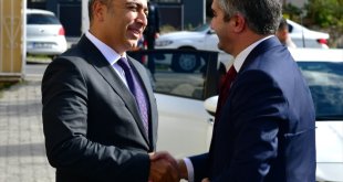 Aile ve Sosyal Hizmetler Bakan Yardımcısı Tarıkdaroğlu, Ardahan Valisi Çiçek'i ziyaret etti