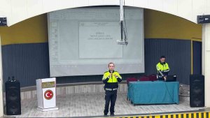 Ağrı'da güvenli ulaşım için okul servisi şoförlerine eğitim verildi