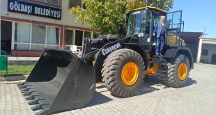 Gölbaşı Belde Belediyesi araç filosuna iş makinesi ekledi