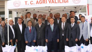 Ağrı'da çiftçilere 300 ton sertifikalı buğday tohumu dağıtıldı