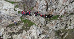 Iğdır Valisi Ercan Turan Tekelti Dağı'na tırmandı