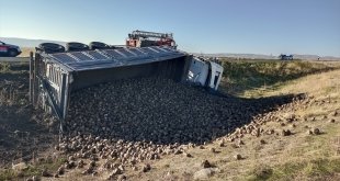 Muş'ta otomobil ile tırın çarpışması sonucu 1 kişi öldü, 2 kişi yaralandı