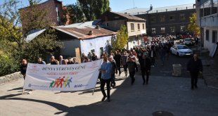 Kars'ta sağlıklı yaşam yürüyüşü yapıldı