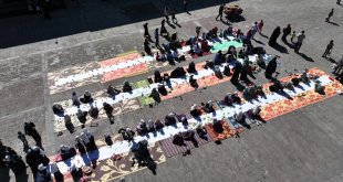 Ardahan ve Erzincan'da çocuklar hayallerindeki Filistin'i hem yazdı hem çizdi