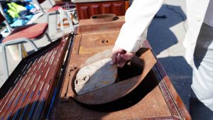 Erzincan'da havalar soğudu, sobalar satışa çıkarıldı