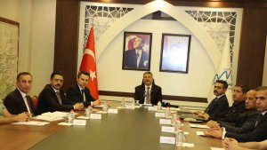 Hakkari Valisi Çelik: "Bin 800 kişilik kurtarma ekibi kurduk"