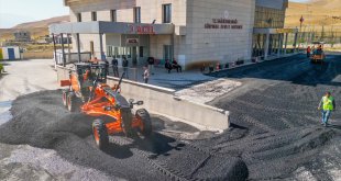 Gürpınar Devlet Hastanesinin çevresi asfaltlandı