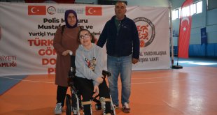 Bitlis'te 20 engelliye akülü tekerlekli sandalye dağıtıldı