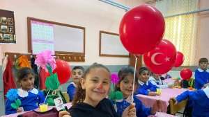 Kızılay öğrencileri kucaklamaya devam ediyor