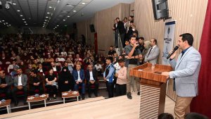 Nurullah Genç, Battalgazi'de gençlerle buluştu