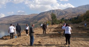 Sivrice'de Hazar Gölü çevresinde fidan dikimi yapıldı