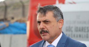 Erzurum Valisi Çiftçi "Mobil Göç Noktası Aracı"nda incelemelerde bulundu