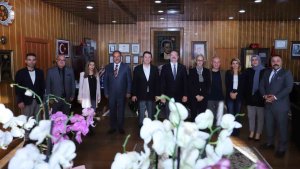 Mobbing ile Mücadele Derneği yöneticilerinden Rektör Hacımüftüoğlu'na ziyaret