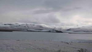 Kars'ta yüksek kesimler beyaza büründü