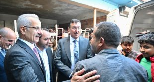 Bakan Uraloğlu, Malatya'da depremden etkilenen esnaf ve vatandaşları ziyaret etti
