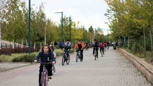 Muş'ta "Teknoloji bağımlılığına karşı yöresel çocuk oyunları" etkinliği düzenlendi