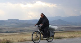 Dünya barışı için bisikletiyle 40 yılda 80 ülke gezdi