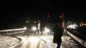 Sakaltutan Geçidinde tipi ve buzlanma etkili oldu