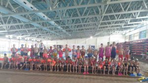 Yüzme bilmeyen kalmasın projesi ile kulaç atmaya devam ediyorlar