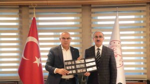 Ağrı Valisi Koç, PTT Başmüdürünü kabul etti