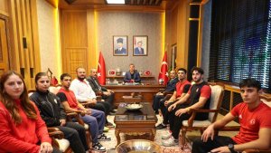 Güreşçilerden Vali Aydoğan'a ziyaret