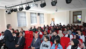 Ağrı Milli Eğitim Müdürü Kökrek, öğrencilere MEBİ'yi tanıttı