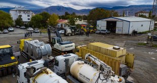 Iğdır İl Özel İdaresi, araçlarının tamirini kendi atölyesinde yapıyor