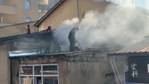 Yüksekova'da bir iş yerinde yangın çıktı