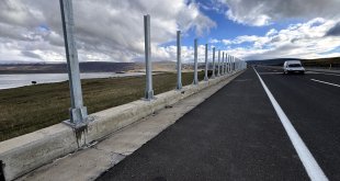 Göçmen kuşlar rahatsız olmasın diye Aktaş Gölü'nün çevresi ses bariyerleriyle kapatılıyor