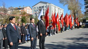 Aşkale'de Cumhuriyet Bayramı Çelenk sunma töreni