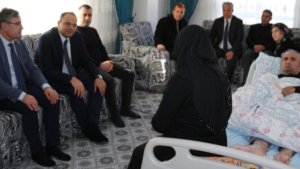 Kaymakam Demir, evde bakım hizmeti sunulan aileleri ziyaret etti