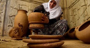 Bitlis'te çömlekçilik yapan kadın, sanatını gençlere öğretmek istiyor