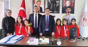 Gençlik ve Spor İl Müdürü Çelebi, Ağrı’daki Atletizm Şampiyonlarını Tebrik Etti