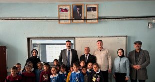 Diyadin Kaymakamı Mustafa Karalı, Hacıhalit Köyü İlk ve Ortaokulu'nu Ziyaret Etti