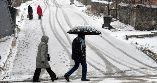 Doğu Anadolu'da kar yerini dondurucu soğuklara bıraktı