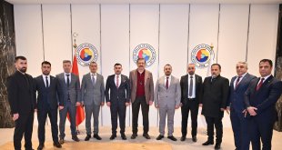 Rıfat Hisarcıklıoğlu, Ağrı Ticaret Borsası Yönetimini Ağırladı