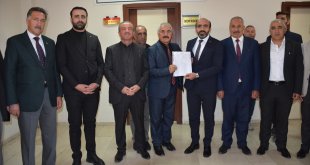 AK Parti Merkez İlçe Başkanı Demir mazbatasını aldı