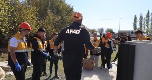 Iğdır'da oluşturulan afet parkuru üniversitelilere eğitim alanı oldu