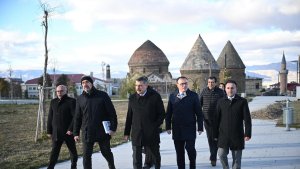 Vali Çiftç kümbetleri inceledi