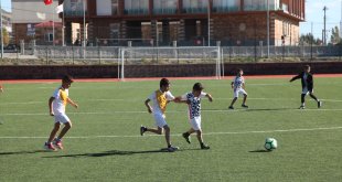 Bitlis'te şehitlerin mezun olduğu ve adlarının yaşatıldığı okullar arası futbol turnuvası düzenlendi